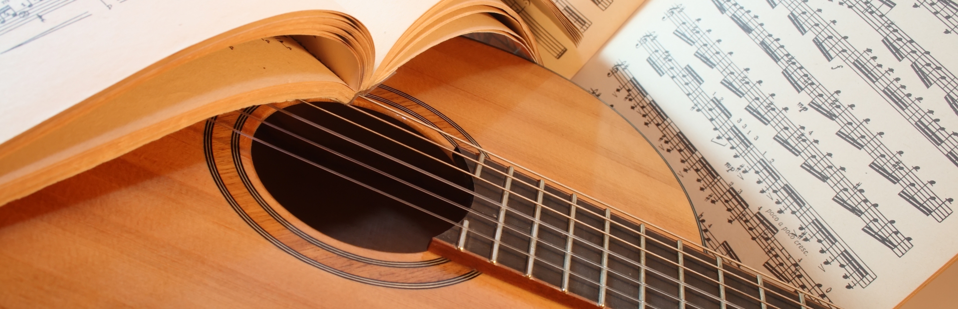 Khoá Học Đàn Guitar - Ukulele